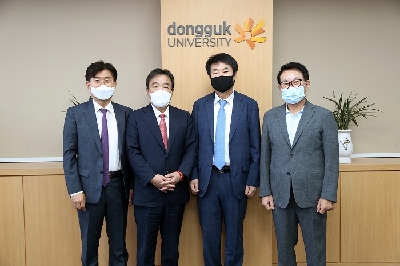 병원장·기업인·대학원장 합심, 동국대에 4천만 원 기부